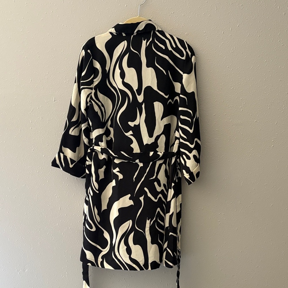 Sincerely Jules Monochrome Swirl Dress - Picture 4 of 4